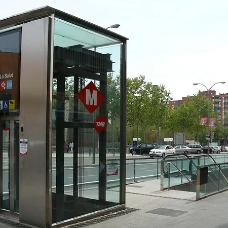 Con Bano Compartido En Bonito En Badalona